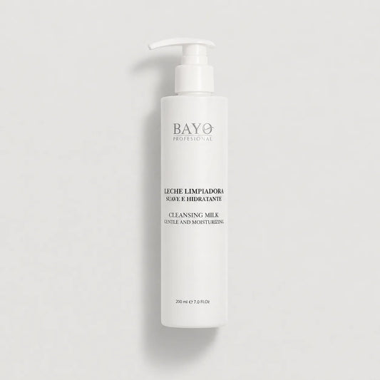 Leche limpiadora suave e hidratante Bayo Profesional de 200 ml en envase con dosificador.