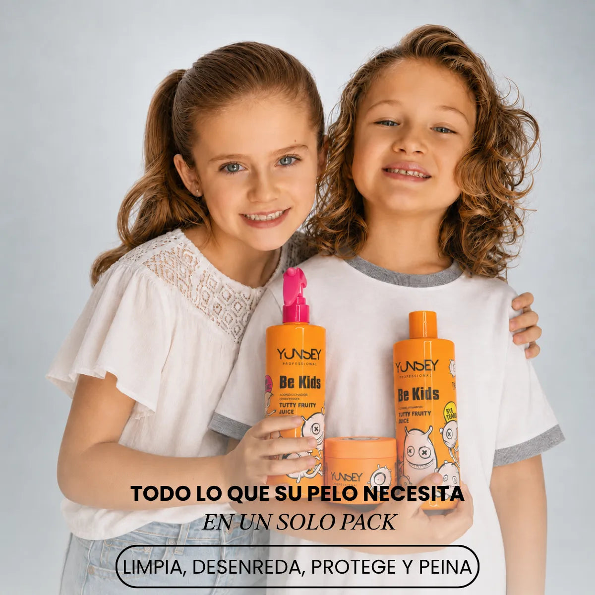 Niños con el pack Yunsey Be Kids para limpiar, desenredar, proteger y peinar el cabello infantil.