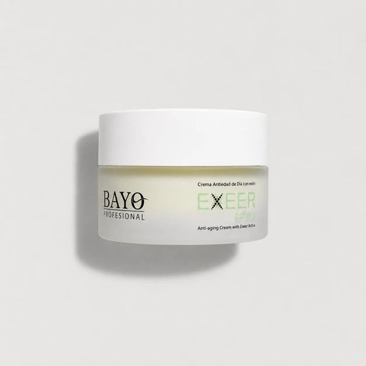 Crema antiedad de día Bayo Professional Exeer Activa en tarro con tapa blanca.