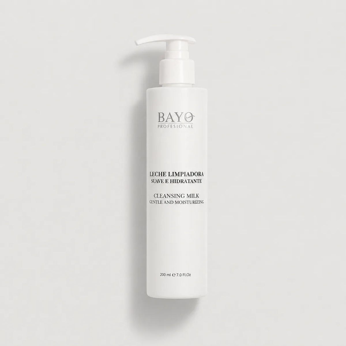 Leche limpiadora suave e hidratante Bayo Profesional de 200 ml en envase con dosificador.