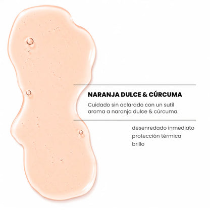 Producto capilar en textura gel de color melocotón, con aroma sutil a naranja dulce y cúrcuma. La imagen destaca sus beneficios: desenredado inmediato, protección térmica y brillo.