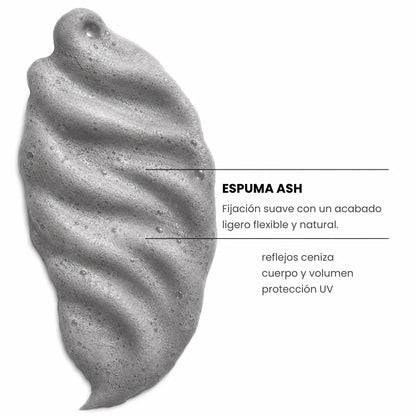 Textura de la Espuma Ash Yunsey, espuma de fijación suave con acabado ligero, flexible y natural que aporta reflejos ceniza, cuerpo, volumen y protección UV al cabello.