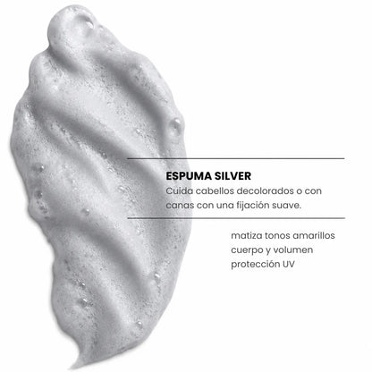 Textura de la Espuma Silver Yunsey, espuma de fijación suave para cabellos decolorados o con canas que matiza tonos amarillos y aporta cuerpo, volumen y protección UV.