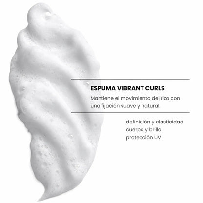 Textura de la Espuma Vibrant Curls Yunsey, espuma de fijación suave y natural que define el rizo, aporta elasticidad, cuerpo, brillo y protección UV.
